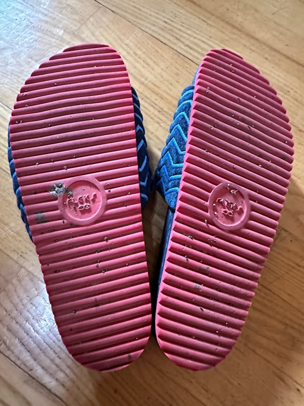 Fleks Recovery Wear Slides. MSRP $125 - Picture 5 of 5